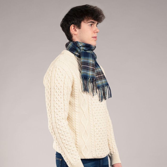 Bowhill Lambswool Tartan Scarf - Holyrood Modern - Image 4